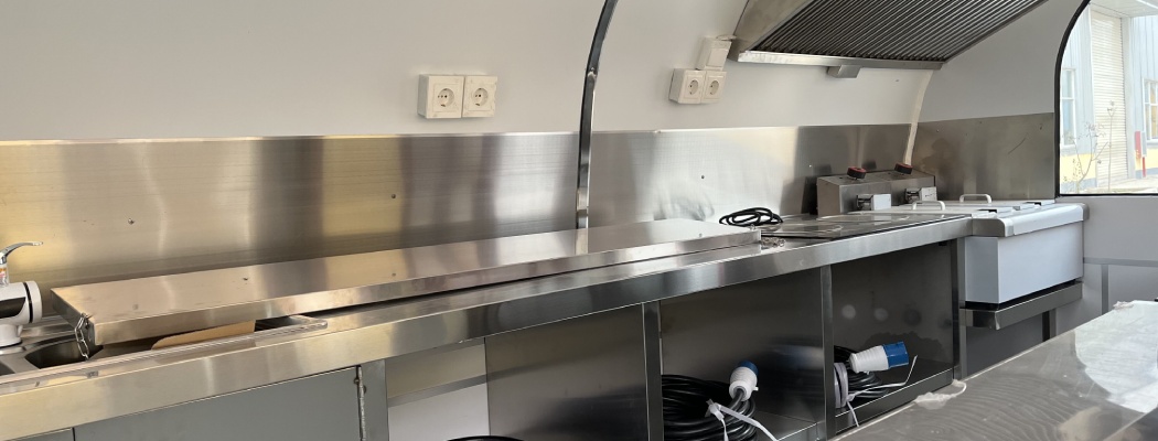 304 stainless steel worktable in mobile food trailer